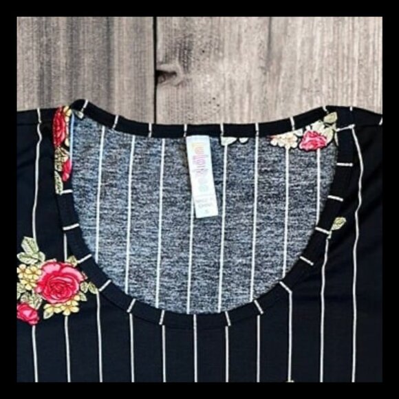 LuLaRoe Perfect Tee White Vertical Stripes Black w/ Red Green Gold Roses Size S - Picture 12 of 12